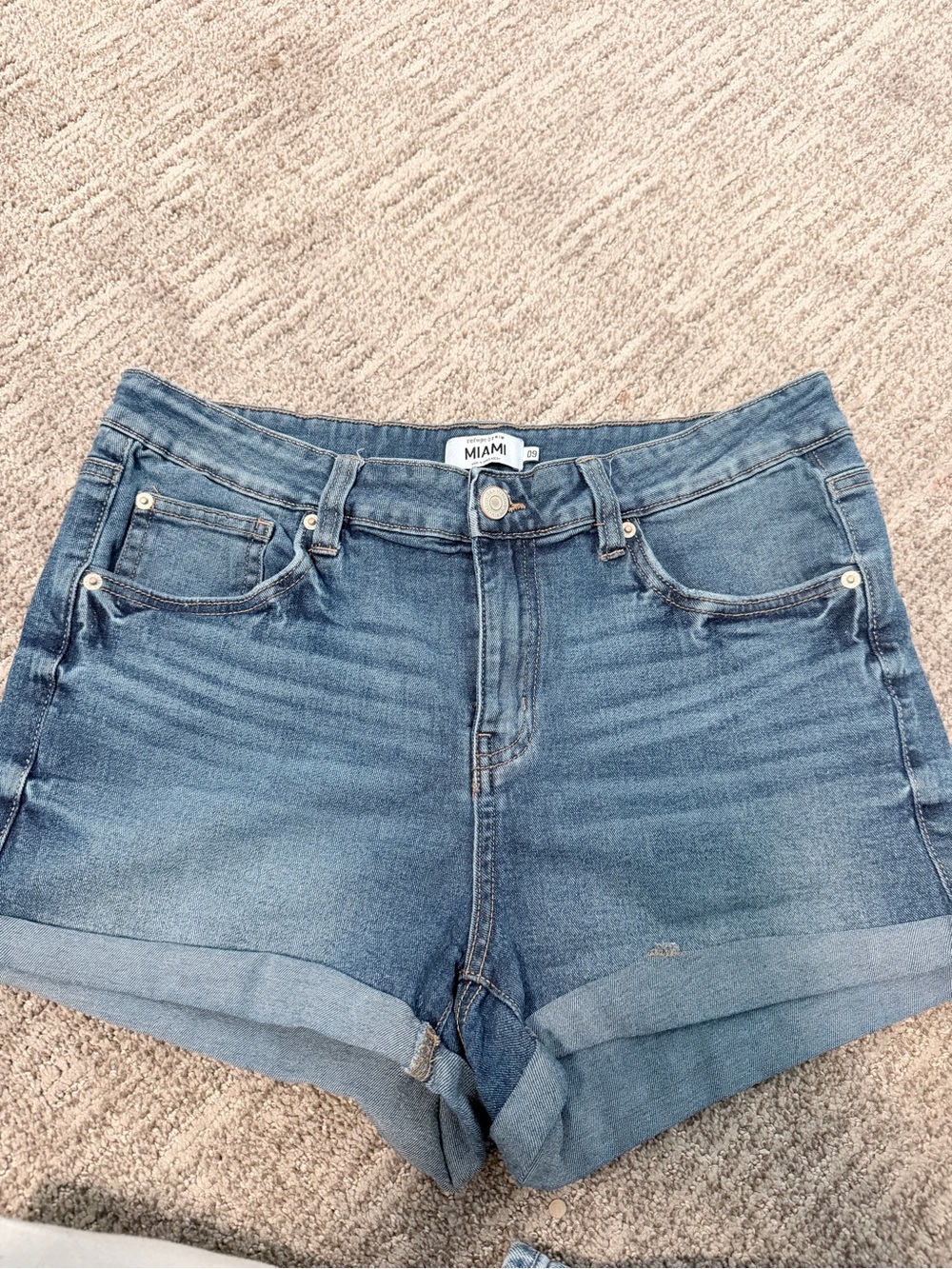 miami Women's Mid Wash Rolled Hem Denim Shorts - Blue
